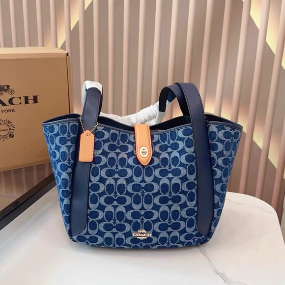 COACH Signature Denim Shoulder Bag Crossbody Bag Blue Navy CQ184 New 2501M - Picture 1 of 5
